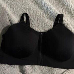 2 `Torrid 44D Torrid active ~ Sports bras with zipper EUC